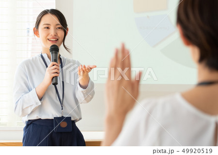 ビジネス 女性 会議 ビジネス 女性 会議 49920519