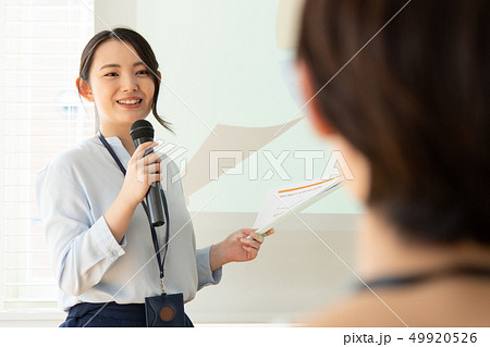 ビジネス 女性 会議 ビジネス 女性 会議 49920526