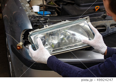 the mechanic sets the spotlight on car the mechanic sets the spotlight on car 49924247