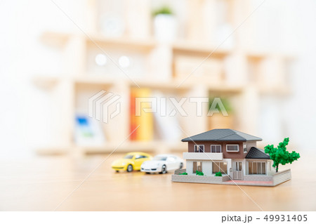 家  住宅ローン  不動産イメージ　ミニチュア　模型　家 49931405