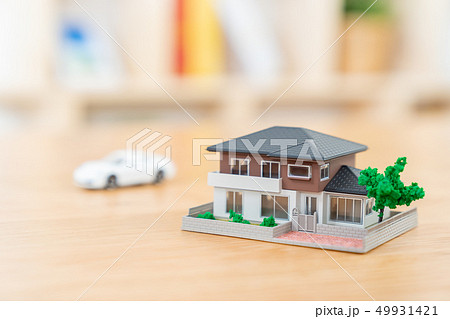 家  住宅ローン  不動産イメージ　ミニチュア　模型　家 49931421