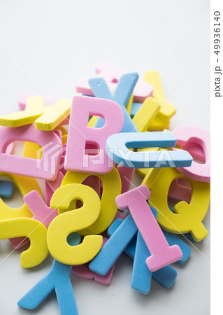 アルファベット 49936140