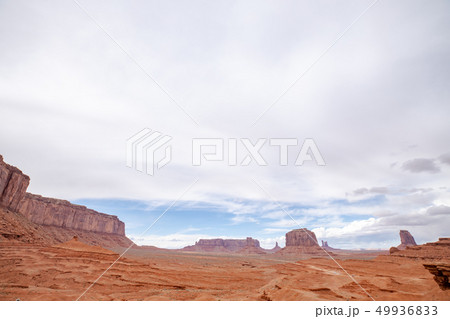 モニュメントバレーの風景 モニュメントバレーの風景 49936833
