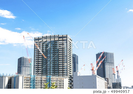 マンション・ビルの建設現場 マンション・ビルの建設現場 49940957
