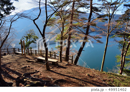 <奥多摩> 八方岩展望台(見はらしの丘) 東京都西多摩郡奥多摩町 <奥多摩> 八方岩展望台(見はらしの丘) 東京都西多摩郡奥多摩町 49951402