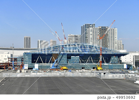 日本の東京都市景観 有明体操競技場やタワーマンションなどを望む 日本の東京都市景観 有明体操競技場やタワーマンションなどを望む 49953692