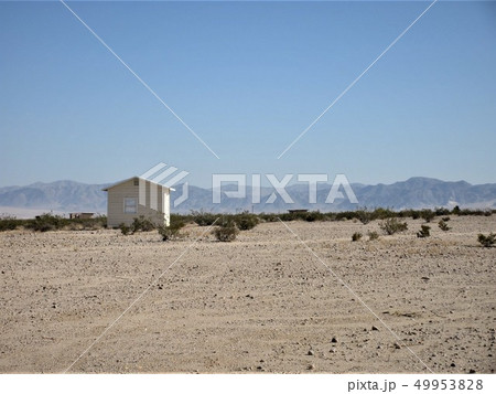 California Twentynine Palms 付近の荒野に建つ家 California Twentynine Palms 付近の荒野に建つ家 49953828