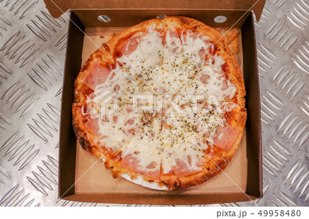 Pizza inside package 49958480