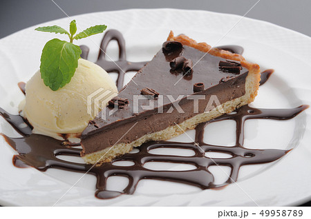 デザート　チョコレートケーキ 49958789