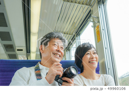 夫婦旅行－電車の旅 車窓 49960106