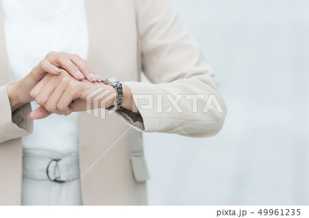 ビジネスウーマン　　待ち合わせ 49961235