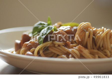ナポリタン　パスタ　スパゲッティ　バジル　イタリアン　ソーセージ　トマト 49961833