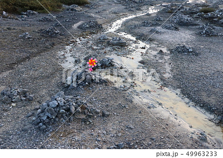 恐山　地獄を流れる小川のほとりの風車 49963233