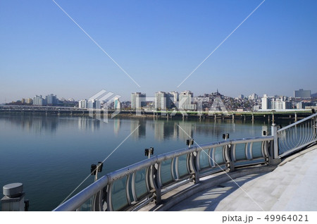 漢南大橋の展望台と龍山区の町並み（韓国/ソウル) 49964021