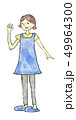 エプロン姿の女性 49964300