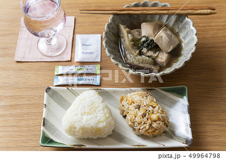 飲み薬と消化の良い食べ物 49964798