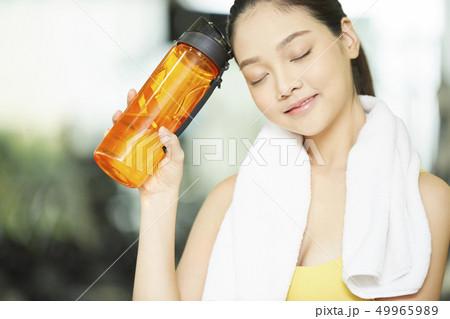 女性　スポーツウェア 49965989