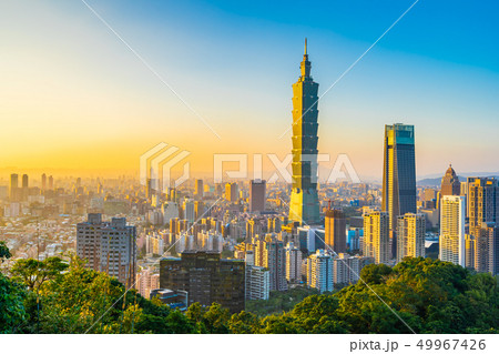 Beautiful landscape and cityscape of taipei 101 building and architecture in the city 49967426