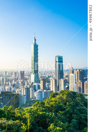 Beautiful landscape and cityscape of taipei 101 building and architecture in the city 49967802