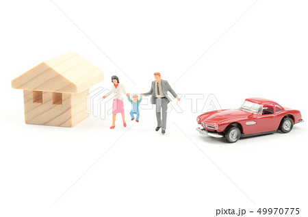 住宅、自動車、家族 49970775