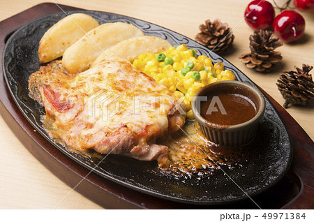 チキンのチーズ焼き　鉄板焼き 49971384