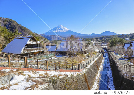 【山梨県】西湖いやしの里根場と富士山 49976225