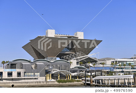 日本の東京都市景観　東京ビッグサイトや有明客船ターミナルなどを望む 49976590