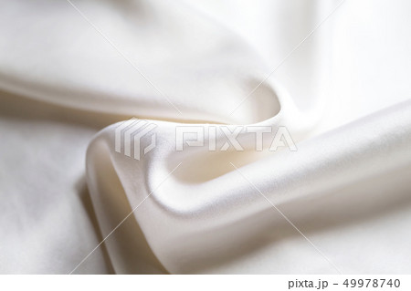 グレーベージュのシルク素材の背景 49978740