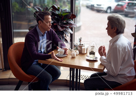 Mature man have meeting with lady in cafe 49981713