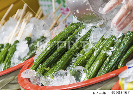夏祭り 縁日の冷やしキュウリの写真素材
