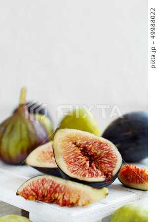 Fresh purple and green figs Fresh purple and green figs 49988022