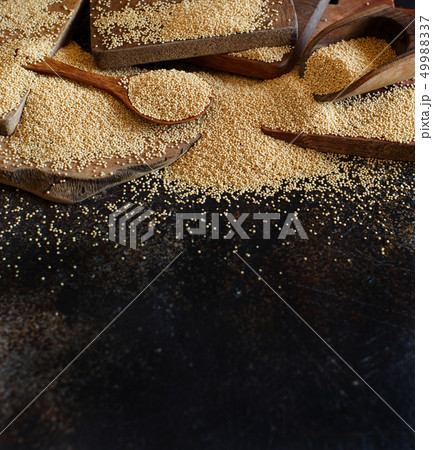 Raw Organic Amaranth grain 49988337