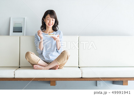 若い女性 49991941
