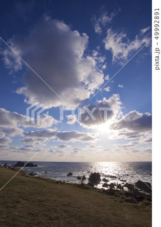 秋田県男鹿市の夕暮れ時の入道崎(3月) 秋田県男鹿市の夕暮れ時の入道崎(3月) 49992891