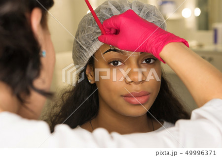 Eyebrow correction. Beauty procedure. Spa 49996371