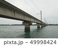 川の上に架けられた鉄道橋 49998424