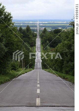 北海道　斜里　天に続く道 49998431