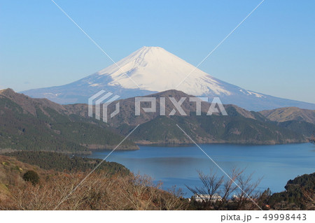 芦ノ湖と富士山［神奈川県足柄下郡］ 49998443