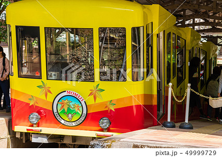 高尾山ケーブルカー　もみじ号　清滝駅 49999729