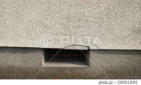 床下換気口　通風口　通気口　取付　空き家 古屋 壁 ヒビ  キレツ 外壁 塗装 修繕 修復 不動産 50001095