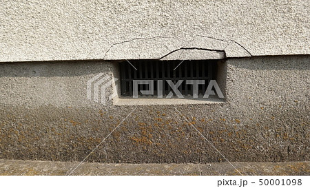 老朽化 空き家 床下換気口 通風パネル 壁 ヒビ 亀裂 キレツ 外壁 通気口 後付け　塗装 DIY 50001098