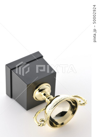 倒れたトロフィー 50002924