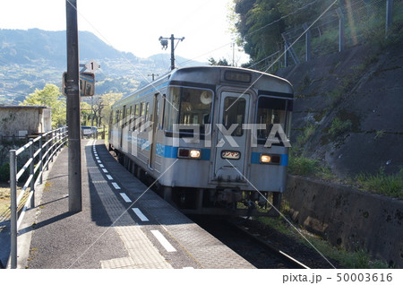 JR四国 1000形気動車 土讃線 阿波池田行(祖谷口駅) JR四国 1000形気動車 土讃線 阿波池田行(祖谷口駅) 50003616