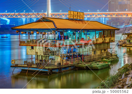Chinese houseboat along the Yangtze River 50005562