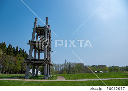 青森　三内丸山遺跡　復元された大型の塔 50012057