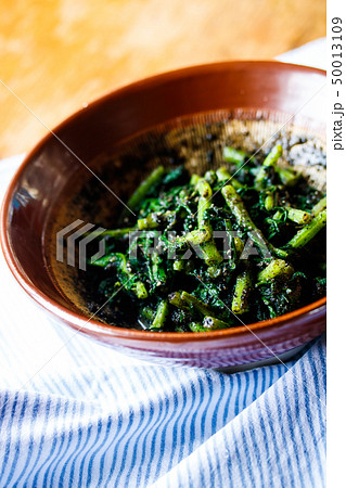 春菊の胡麻和え 50013109