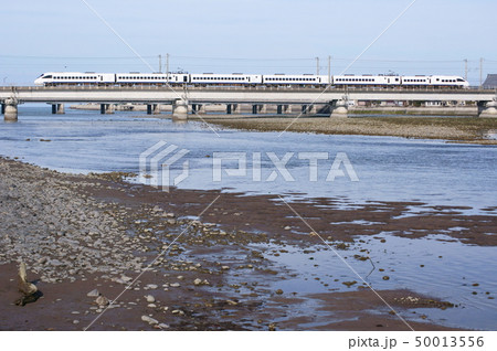 駅館川を渡る885系・白いソニック 50013556