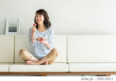 若い女性 若い女性 50013911