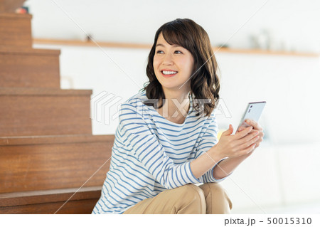 若い女性 50015310