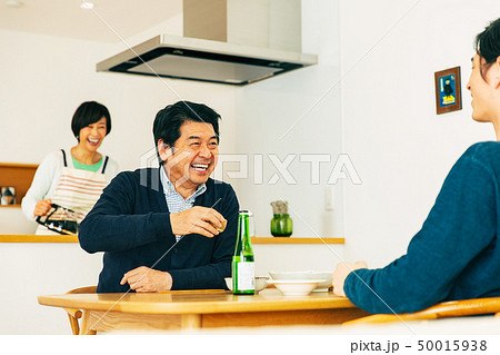 家族 団らん 晩酌 家族 団らん 晩酌 50015938